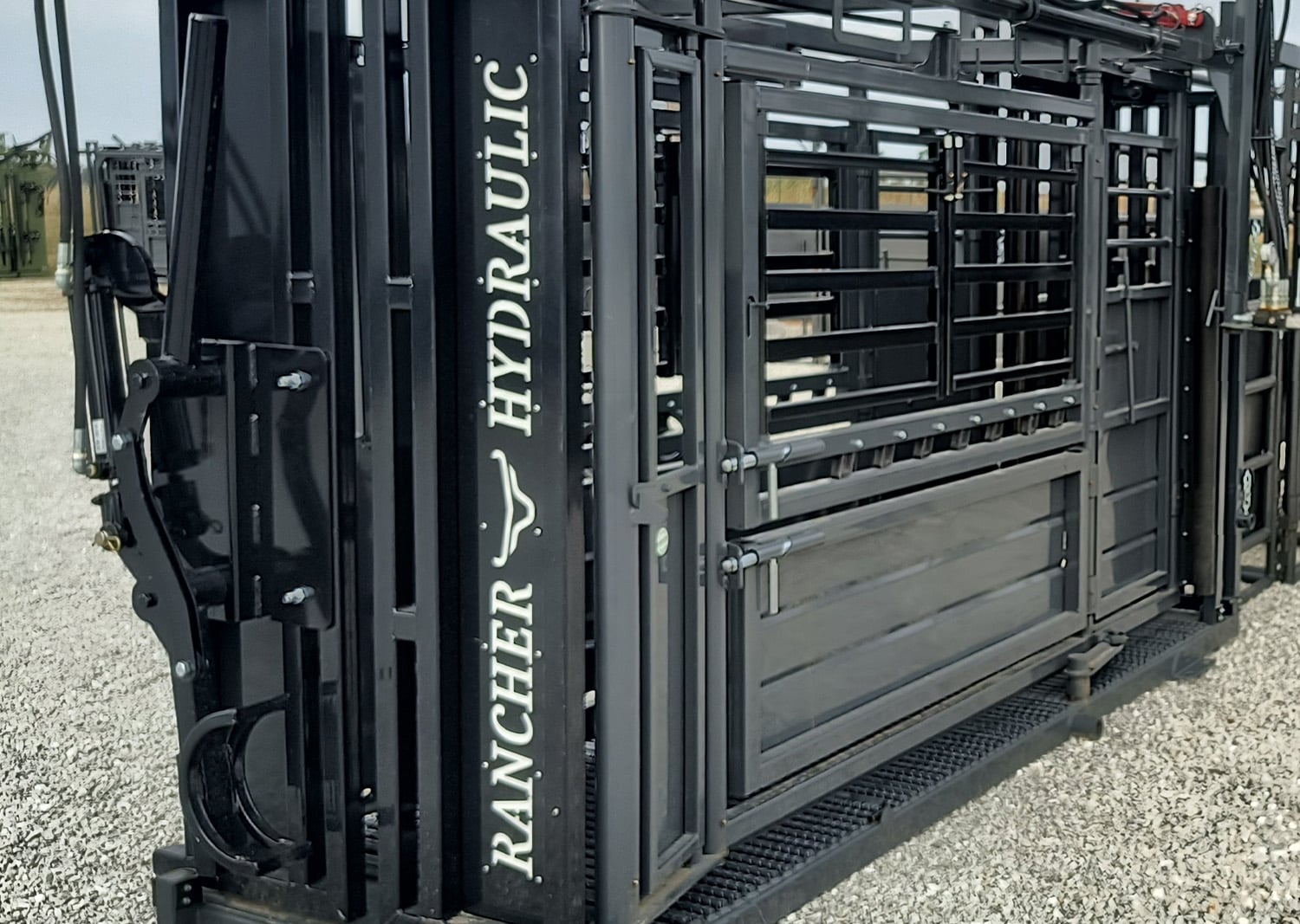 Rancher Hydraulic Squeeze Chutes